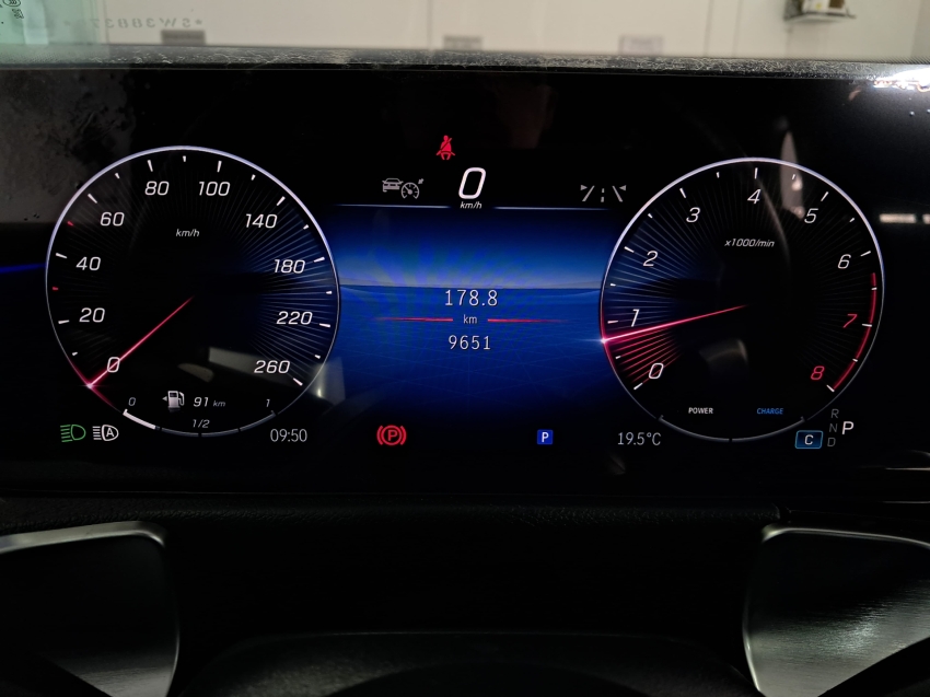 mercedes-benz glb 220 2.0 mhev amg line 4matic 8g-dct hibrido 4p automatico 2025