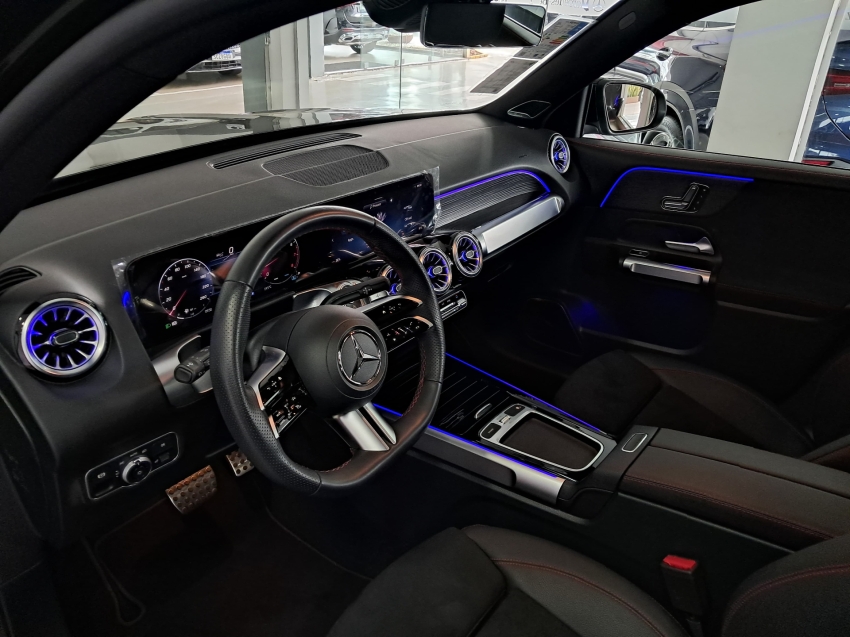 mercedes-benz glb 220 2.0 mhev amg line 4matic 8g-dct hibrido 4p automatico 2025
