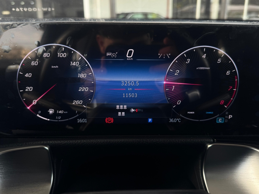 mercedes-benz glb 220 2.0 mhev amg line 4matic 8g-dct hibrido 4p automatico 2025