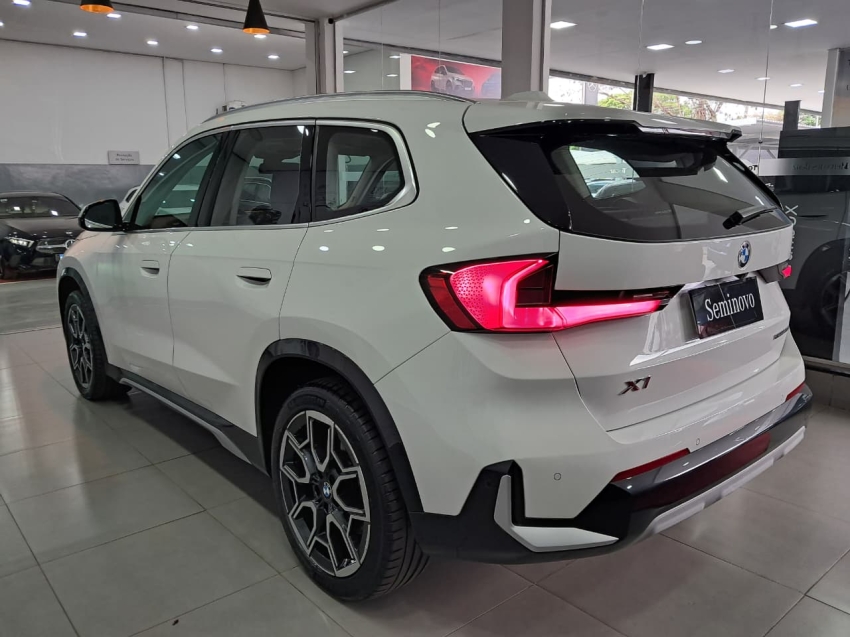 bmw x1 2.0 16v turbo gasolina sdrive20i x-line steptronic 4p automatico 2023