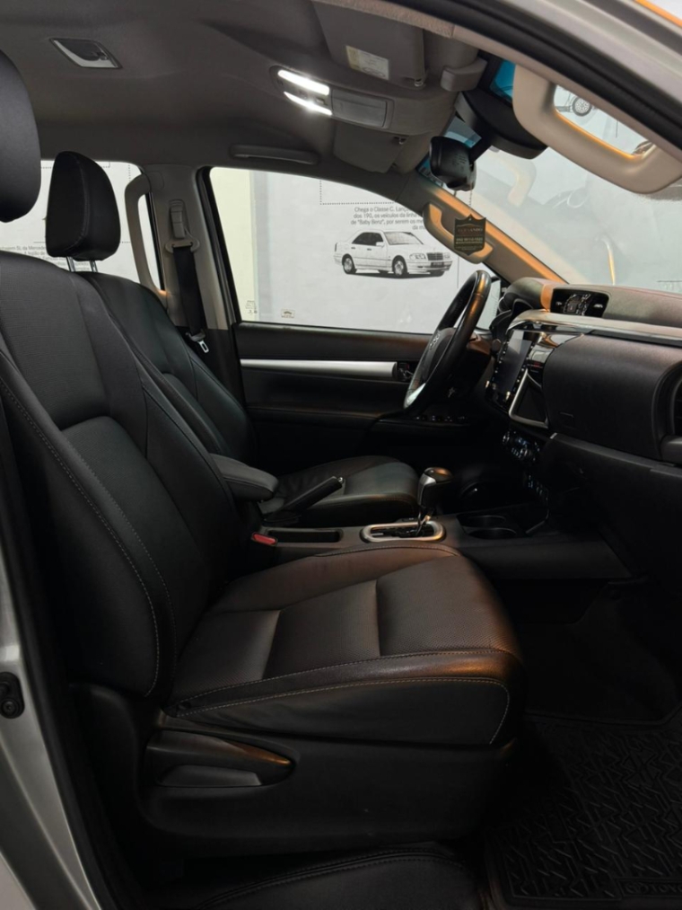 toyota hilux 2.8 d-4d turbo diesel cd srx 4x4 automatico 4p 202111