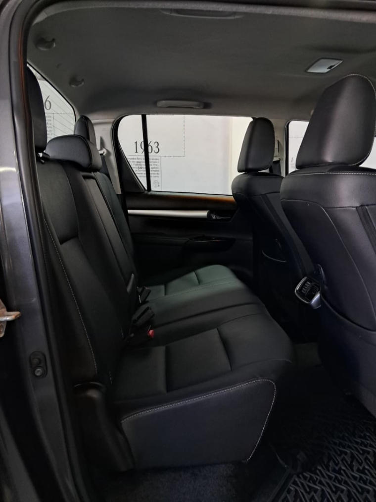 toyota hilux 2.8 d-4d turbo diesel cd srx 4x4 automatico 4p 202312