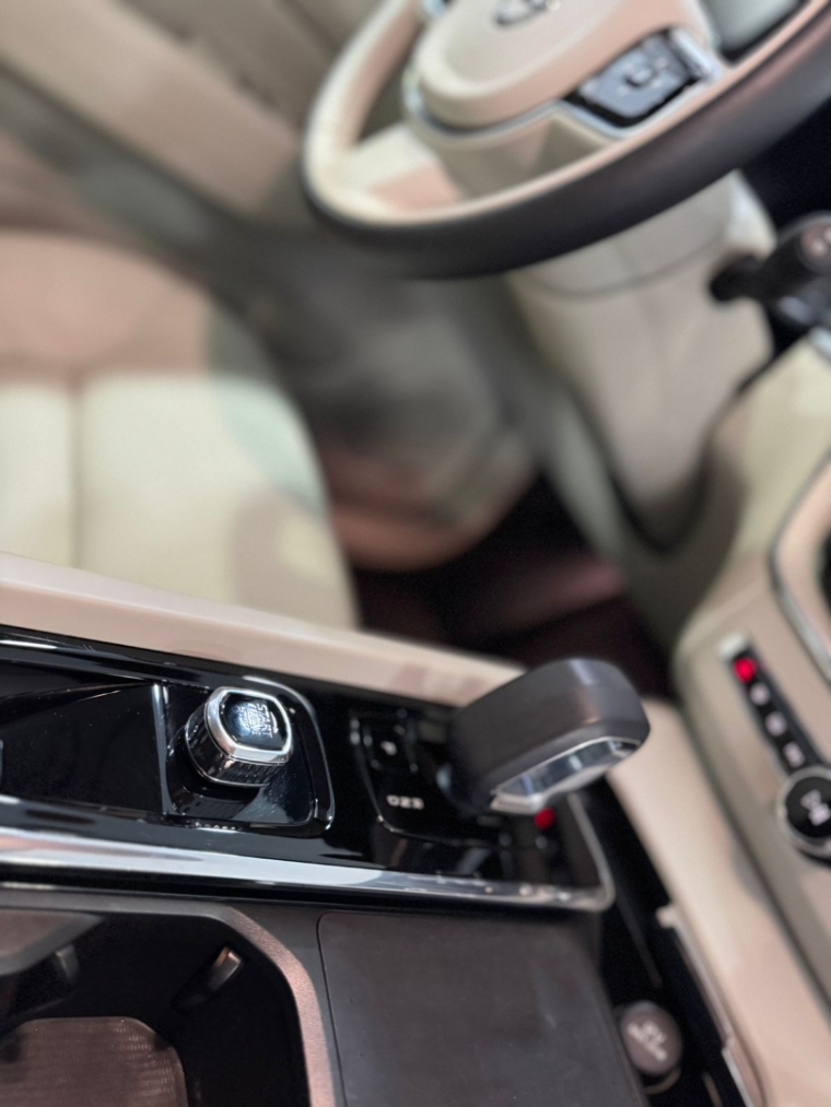 volvo xc60 t8 plus15