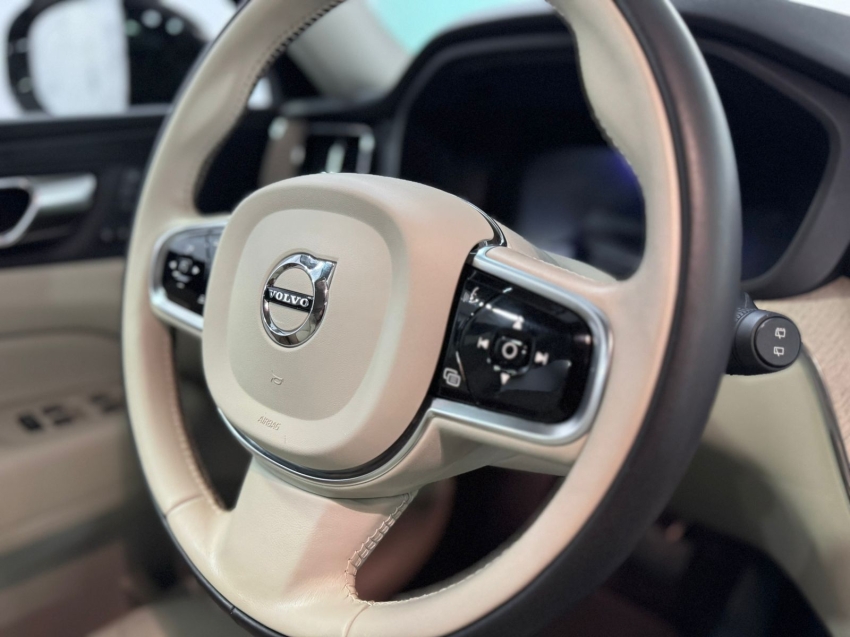 volvo xc60 t8 plus10