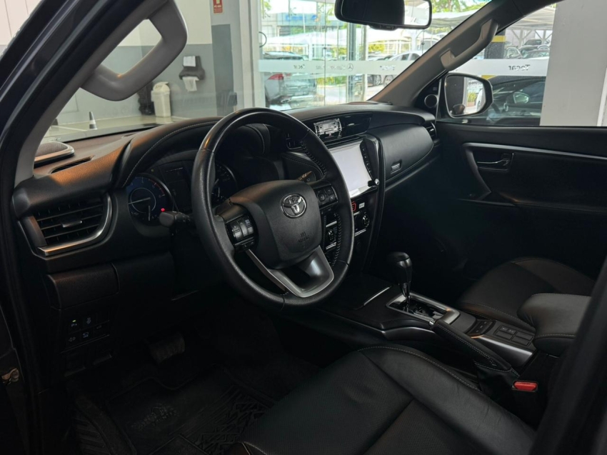 toyota hilux sw4 2.8 d-4d turbo diesel srx 7l 4x4 automatico 4p 20227