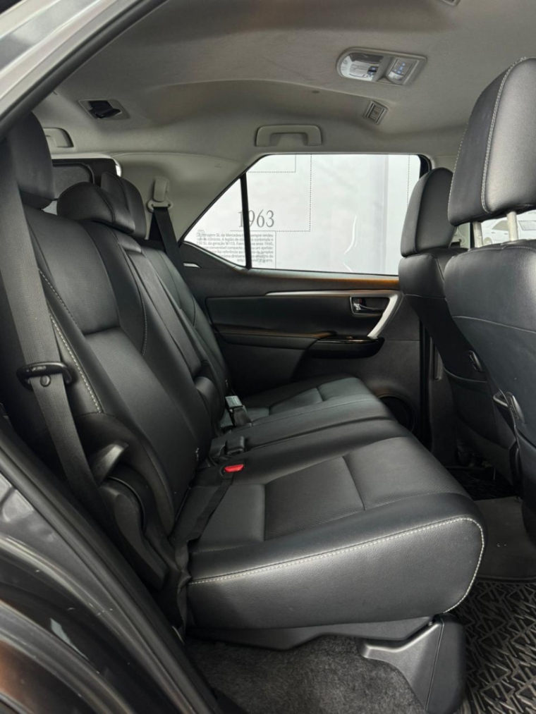 toyota hilux sw4 2.8 d-4d turbo diesel srx 7l 4x4 automatico 4p 202212