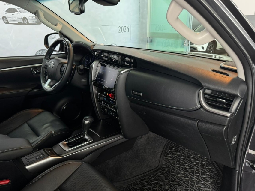 toyota hilux sw4 2.8 d-4d turbo diesel srx 7l 4x4 automatico 4p 20229