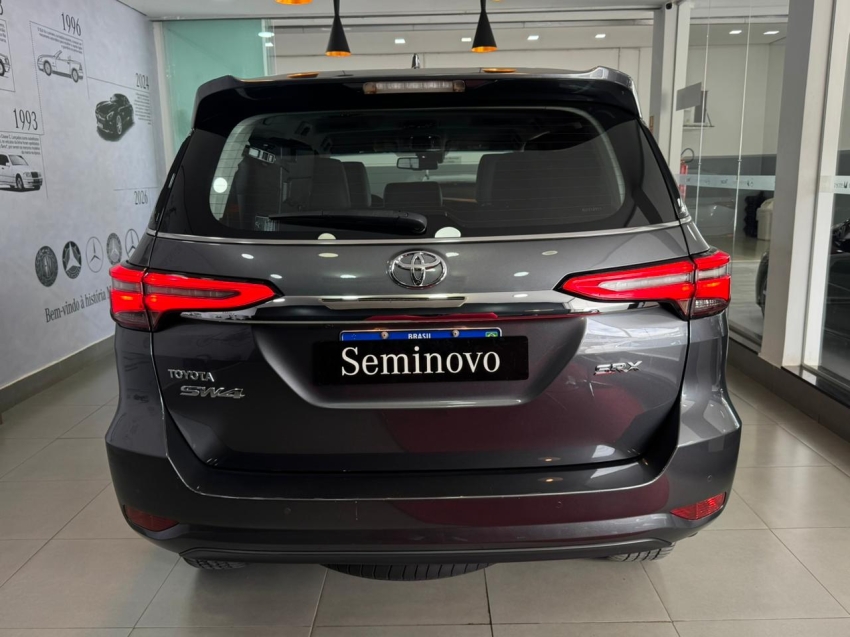 toyota hilux sw4 2.8 d-4d turbo diesel srx 7l 4x4 automatico 4p 20225