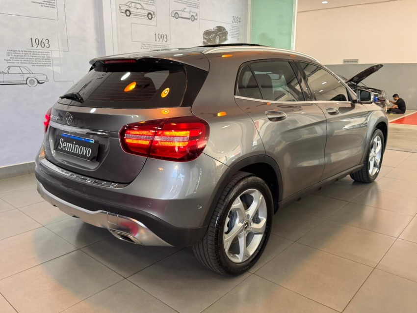 mercedes-benz gla 200 1.6 cgi flex enduro 7g-dct 4p automatico 20181