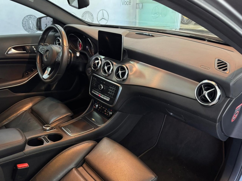 mercedes-benz gla 200 1.6 cgi flex enduro 7g-dct 4p automatico 20189