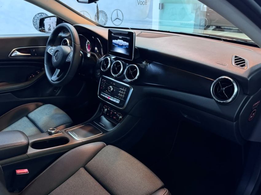 mercedes-benz cla 180 1.6 cgi gasolina 7g-dct 4p automatico 20198