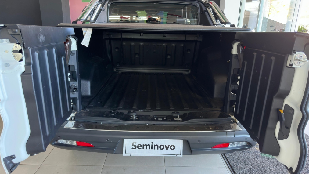 fiat toro 2.0 16v turbo diesel volcano 4wd at9 fiat toro 2.0 16v turbo diesel volcano 4wd at9