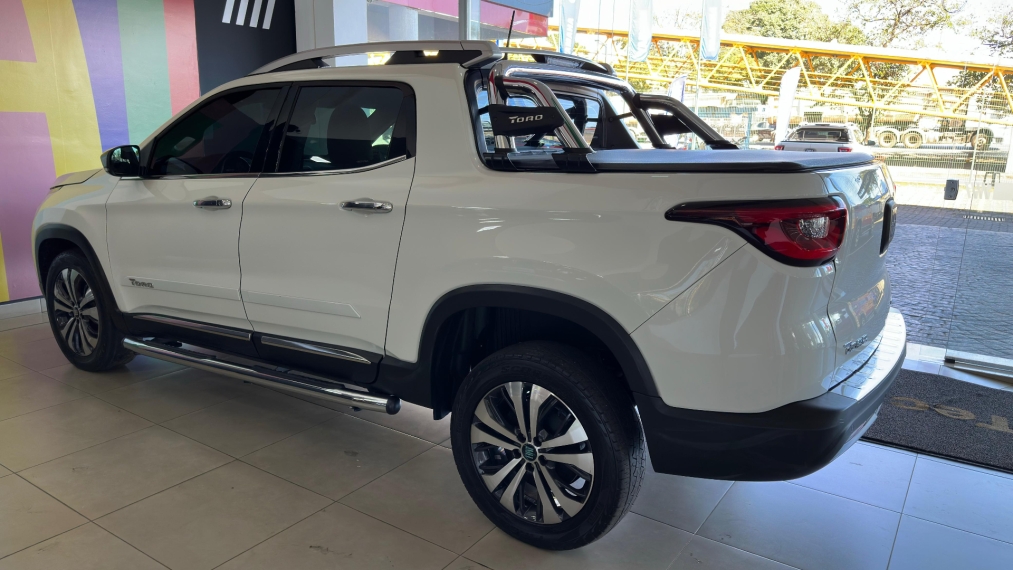 fiat toro 2.0 16v turbo diesel volcano 4wd at9 fiat toro 2.0 16v turbo diesel volcano 4wd at9