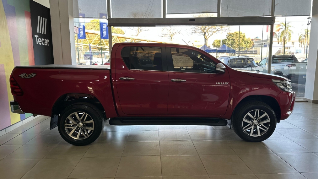toyota hilux 2.8 srx 4x4 cd 16v diesel 4p automatico 2017 toyota hilux 2.8 srx 4x4 cd 16v diesel 4p automatico 2017