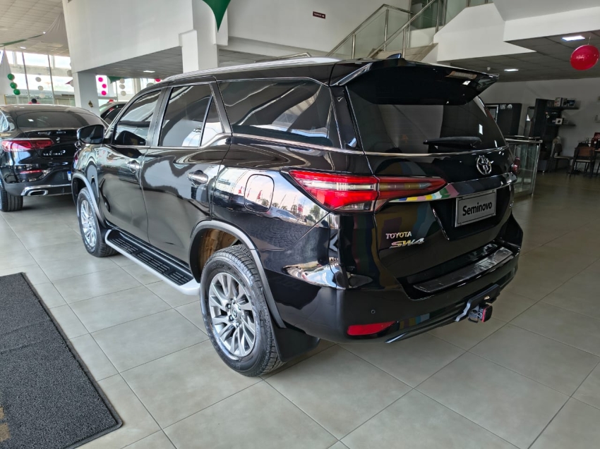 toyota hilux sw4 2.8 d-4d turbo diesel srx 7l 4x4 automatico 4p 20217