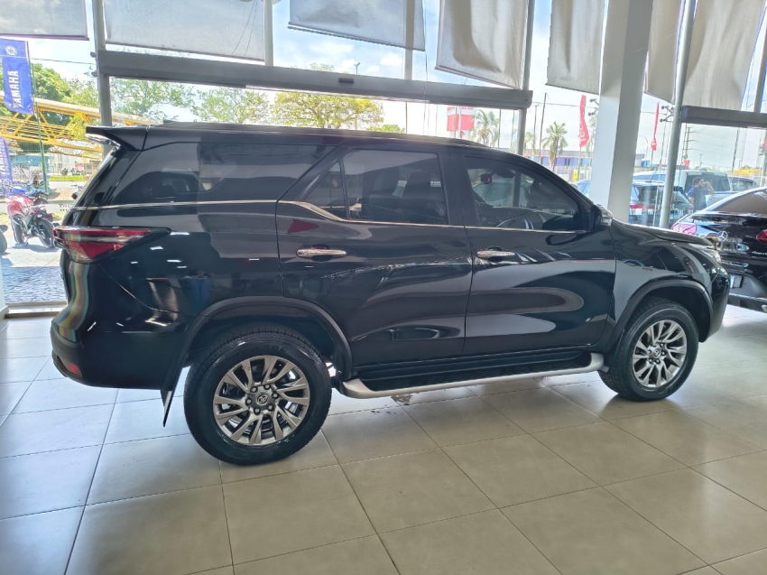 toyota hilux sw4 2.8 d-4d turbo diesel srx 7l 4x4 automatico 4p 202112