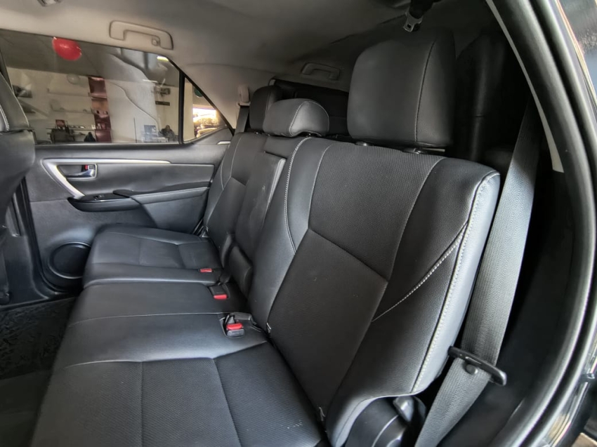 toyota hilux sw4 2.8 d-4d turbo diesel srx 7l 4x4 automatico 4p 202126