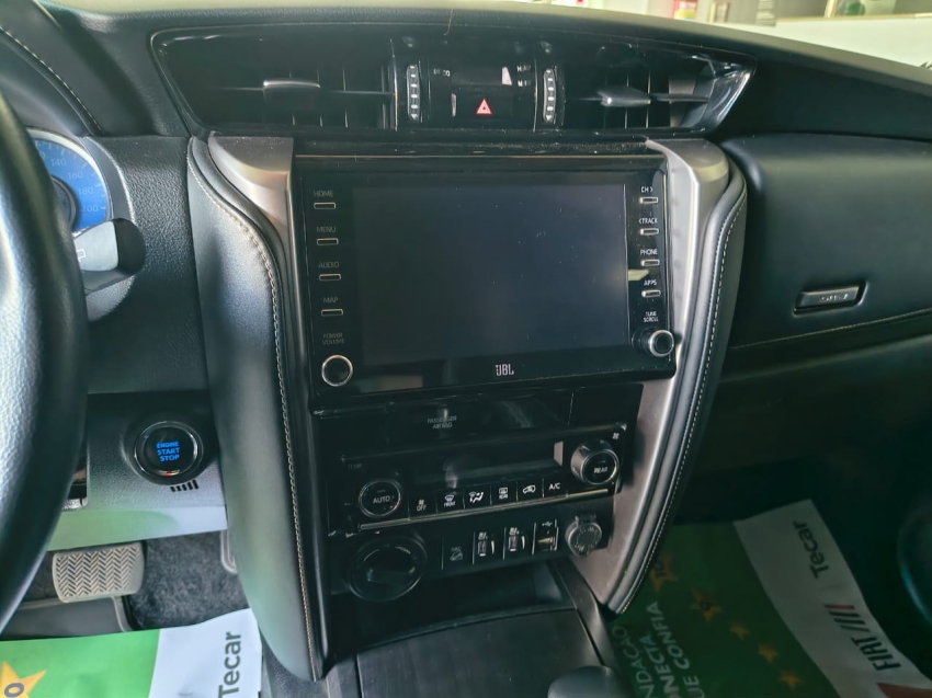 toyota hilux sw4 2.8 d-4d turbo diesel srx 7l 4x4 automatico 4p 202117