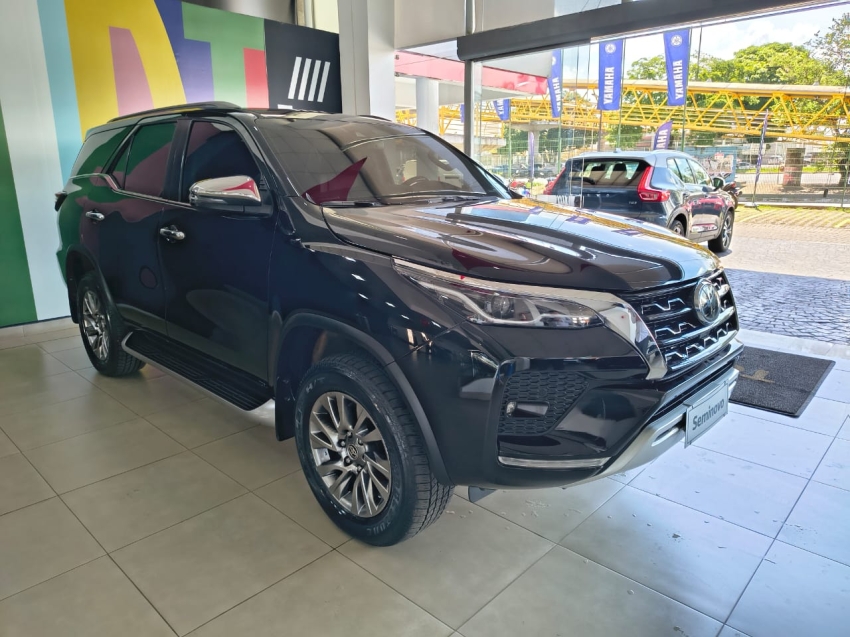 toyota hilux sw4 2.8 d-4d turbo diesel srx 7l 4x4 automatico 4p 20215