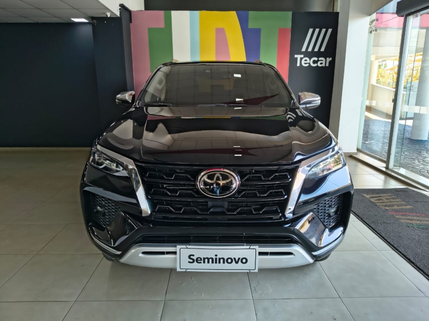 toyota hilux sw4 2.8 d-4d turbo diesel srx 7l 4x4 automatico 4p 20213