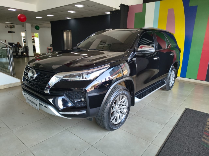 toyota hilux sw4 2.8 d-4d turbo diesel srx 7l 4x4 automatico 4p 20212