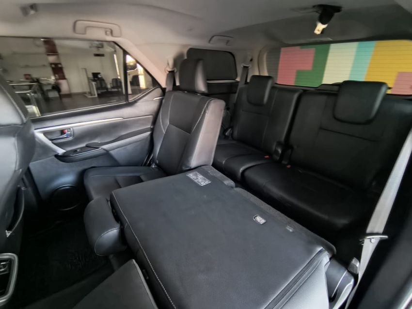 toyota hilux sw4 2.8 d-4d turbo diesel srx 7l 4x4 automatico 4p 202130