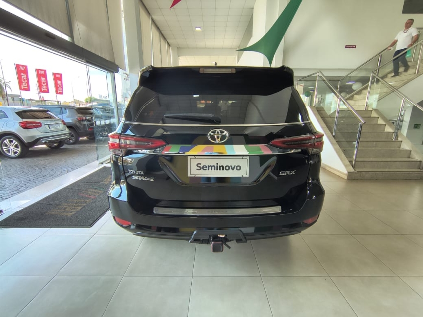 toyota hilux sw4 2.8 d-4d turbo diesel srx 7l 4x4 automatico 4p 20219