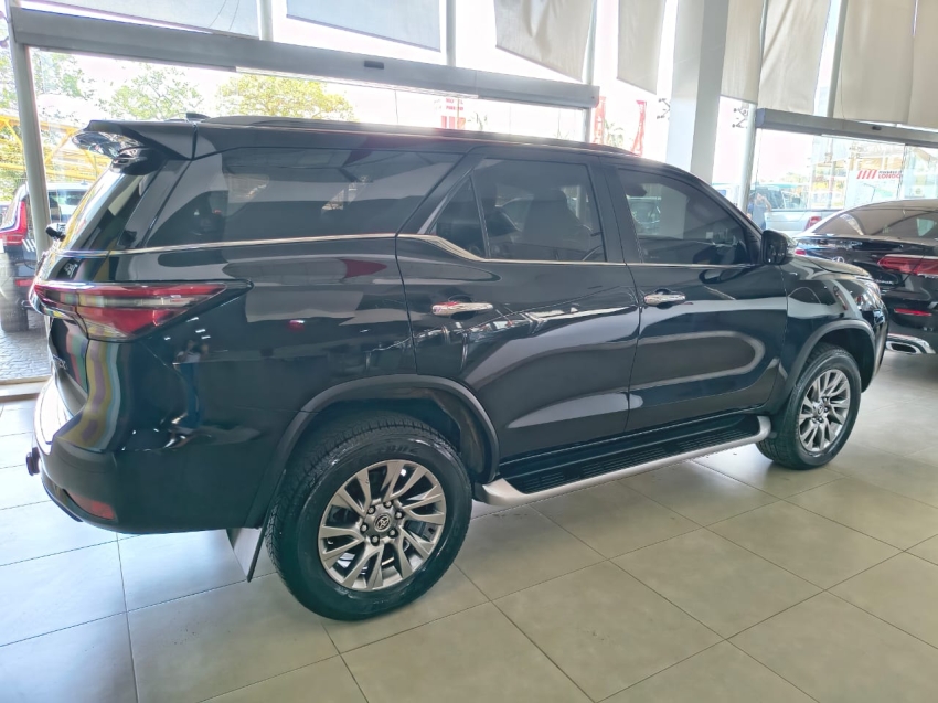 toyota hilux sw4 2.8 d-4d turbo diesel srx 7l 4x4 automatico 4p 202111