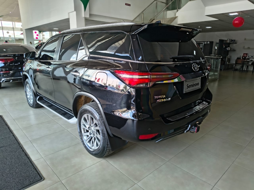 toyota hilux sw4 2.8 d-4d turbo diesel srx 7l 4x4 automatico 4p 20216