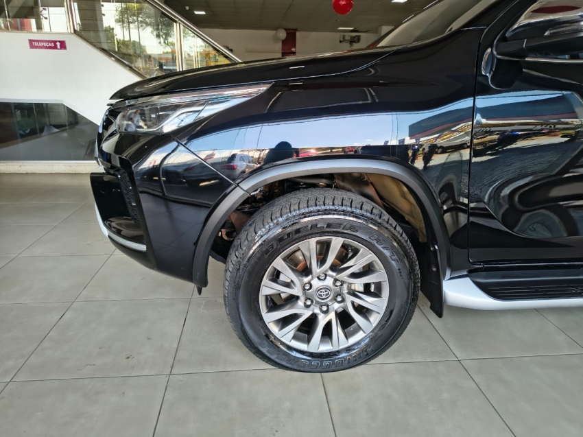 toyota hilux sw4 2.8 d-4d turbo diesel srx 7l 4x4 automatico 4p 202113