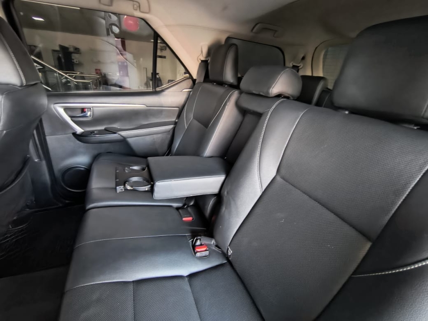 toyota hilux sw4 2.8 d-4d turbo diesel srx 7l 4x4 automatico 4p 202128