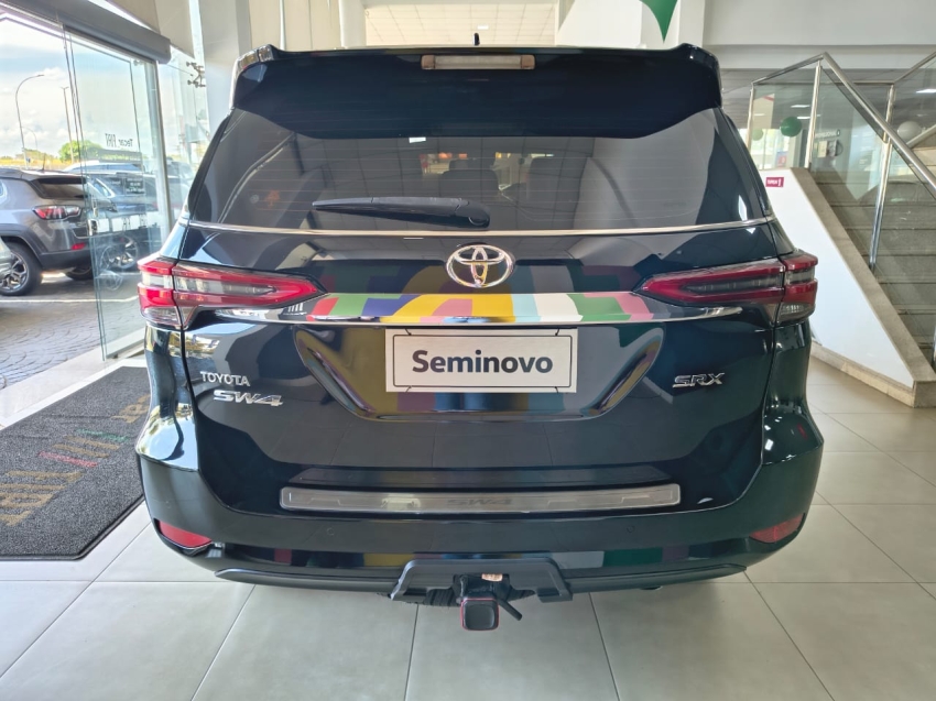 toyota hilux sw4 2.8 d-4d turbo diesel srx 7l 4x4 automatico 4p 20218