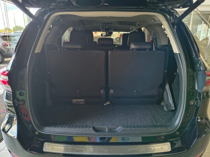 toyota hilux sw4 2.8 d-4d turbo diesel srx 7l 4x4 automatico 4p 202110