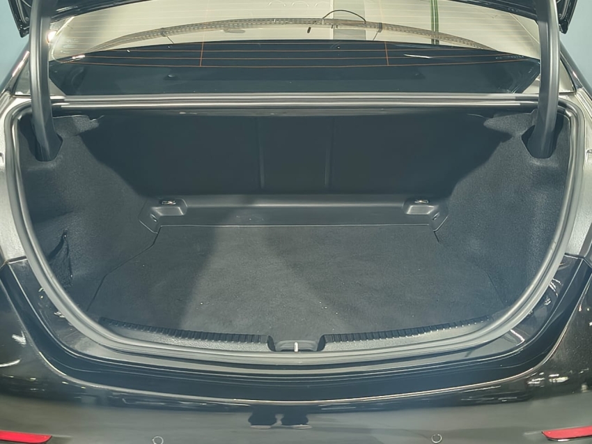 mercedes-benz c 200 1.5 eq boost hibrido amg line 9g-tronic 4p automatico 202210