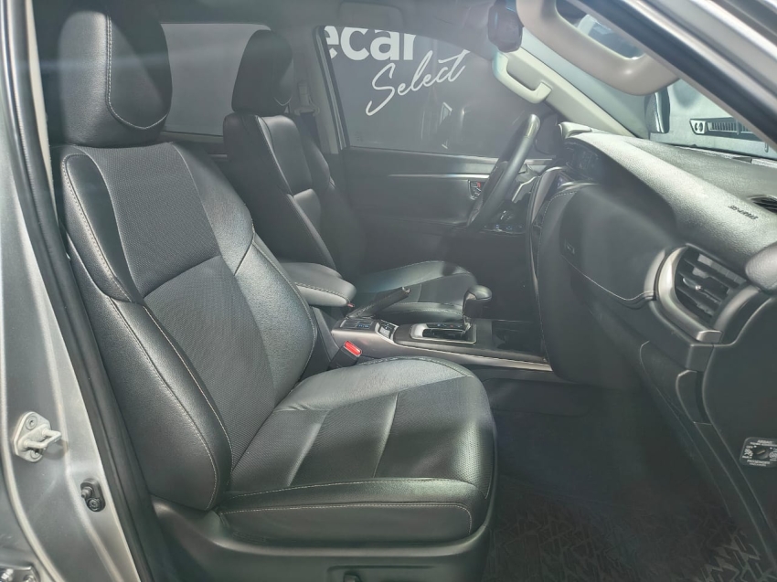 toyota hilux 2.8 d-4d turbo diesel cd srx 4x4 automatico 4p 202411