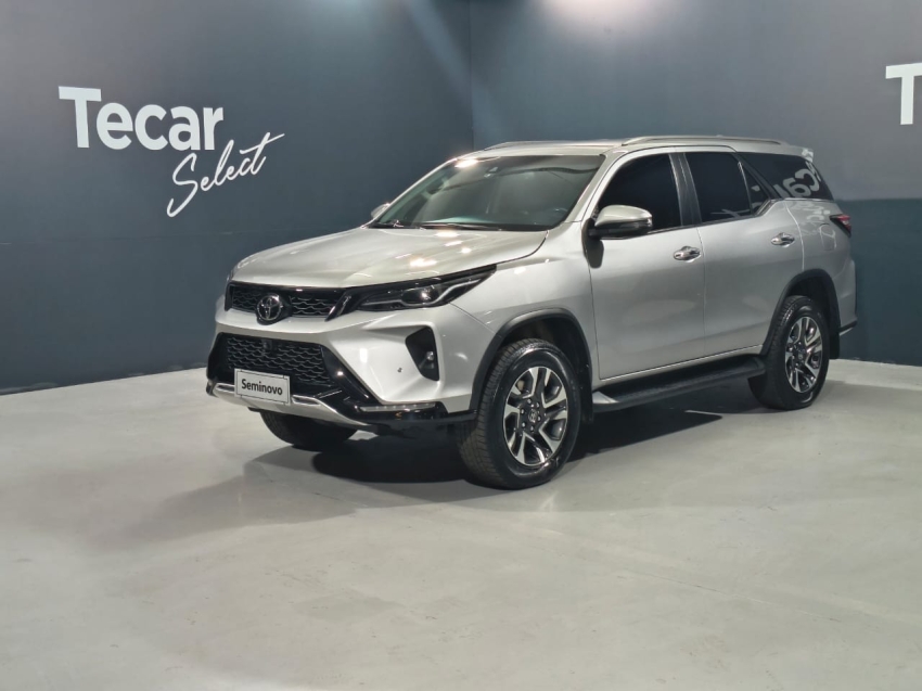 toyota hilux 2.8 d-4d turbo diesel cd srx 4x4 automatico 4p 2024