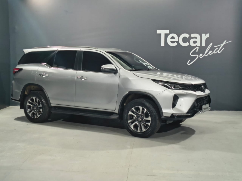 toyota hilux 2.8 d-4d turbo diesel cd srx 4x4 automatico 4p 20243