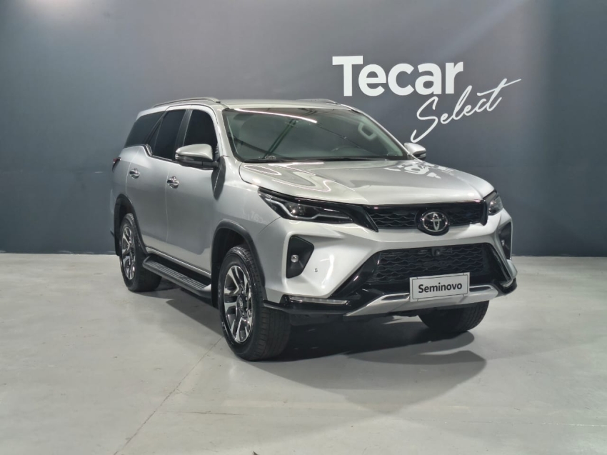 toyota hilux 2.8 d-4d turbo diesel cd srx 4x4 automatico 4p 20242