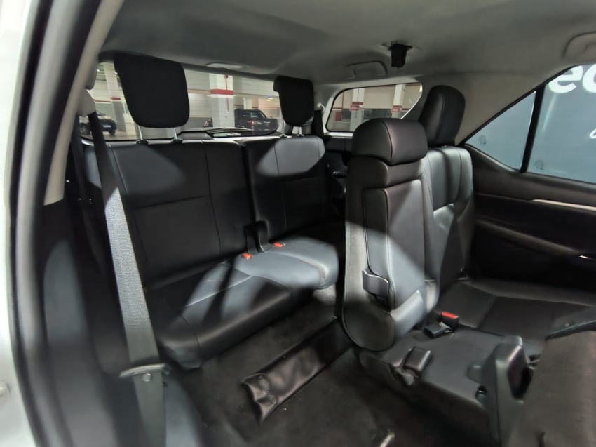 toyota hilux 2.8 d-4d turbo diesel cd srx 4x4 automatico 4p 202412