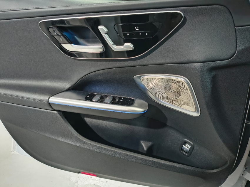 mercedes-benz c 300 2.0 eq boost hibrido amg line 9g-tronic 4p automatico 202321