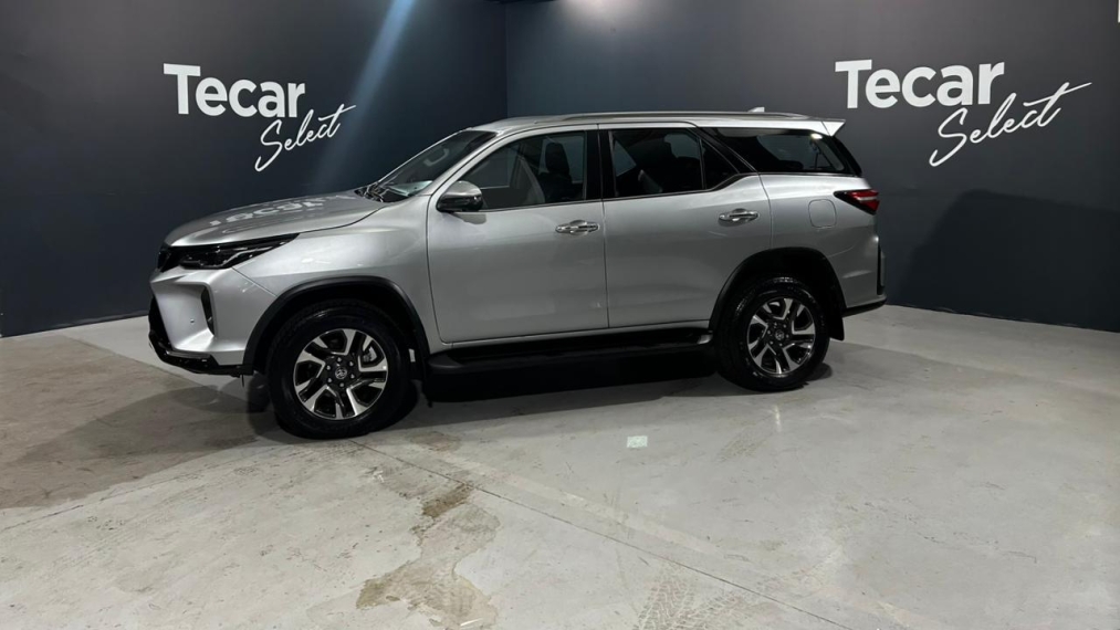 toyota hilux sw4 2.8 d-4d turbo diesel srx 7l 4x4 automatico flex 4p 2024