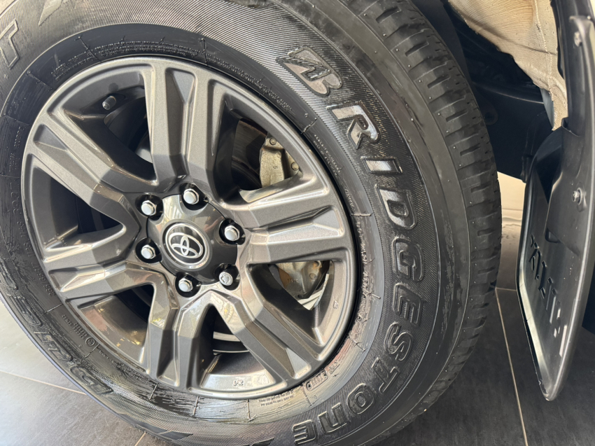 toyota hilux 2.8 d-4d turbo diesel cd sr 4x4 automatico 4p 2024