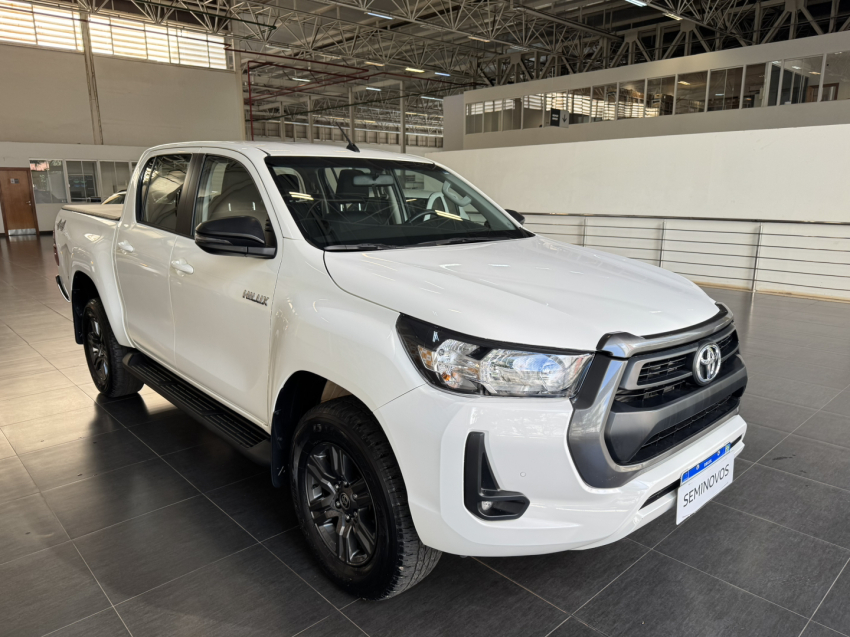 toyota hilux 2.8 d-4d turbo diesel cd sr 4x4 automatico 4p 2024