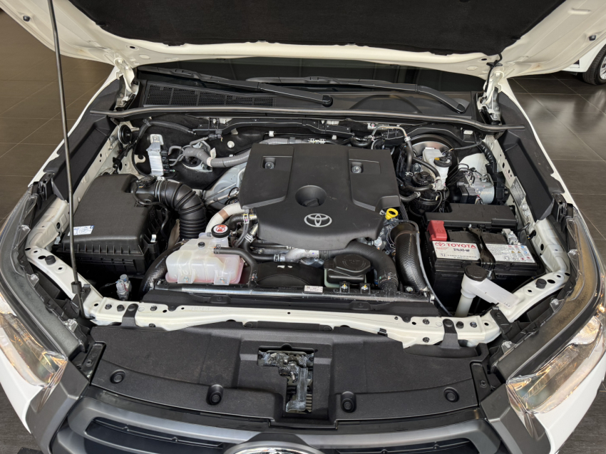 toyota hilux 2.8 d-4d turbo diesel cd sr 4x4 automatico 4p 2024