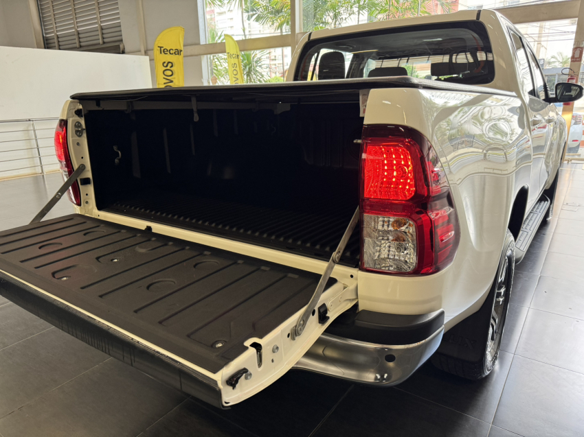 toyota hilux 2.8 d-4d turbo diesel cd sr 4x4 automatico 4p 2024