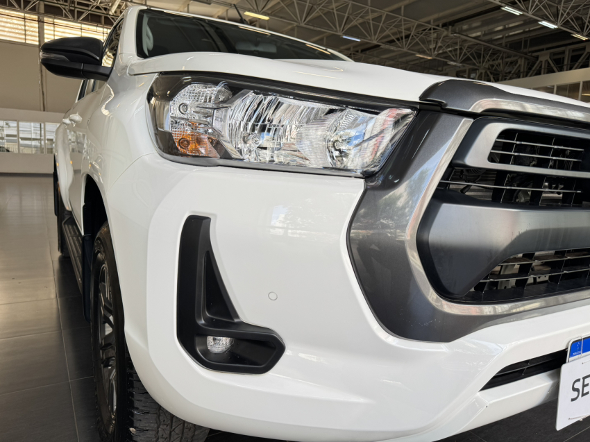 toyota hilux 2.8 d-4d turbo diesel cd sr 4x4 automatico 4p 2024