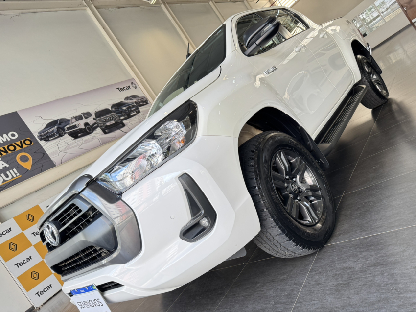 toyota hilux 2.8 d-4d turbo diesel cd sr 4x4 automatico 4p 2024