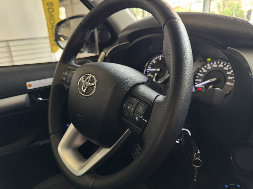 toyota hilux 2.8 d-4d turbo diesel cd sr 4x4 automatico 4p 2024