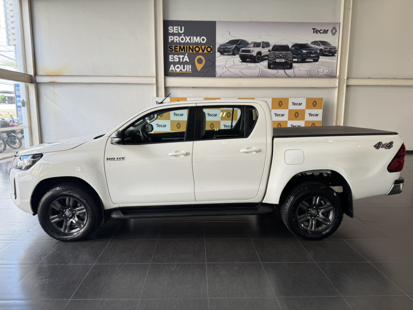 toyota hilux 2.8 d-4d turbo diesel cd sr 4x4 automatico 4p 2024
