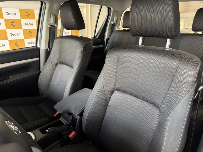 toyota hilux 2.8 d-4d turbo diesel cd sr 4x4 automatico 4p 2024